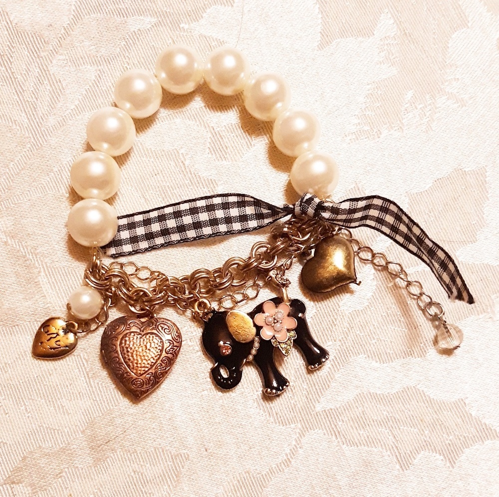 Betsy Johnson Black Elephant Bracelet NWOT - Picture 1 of 4